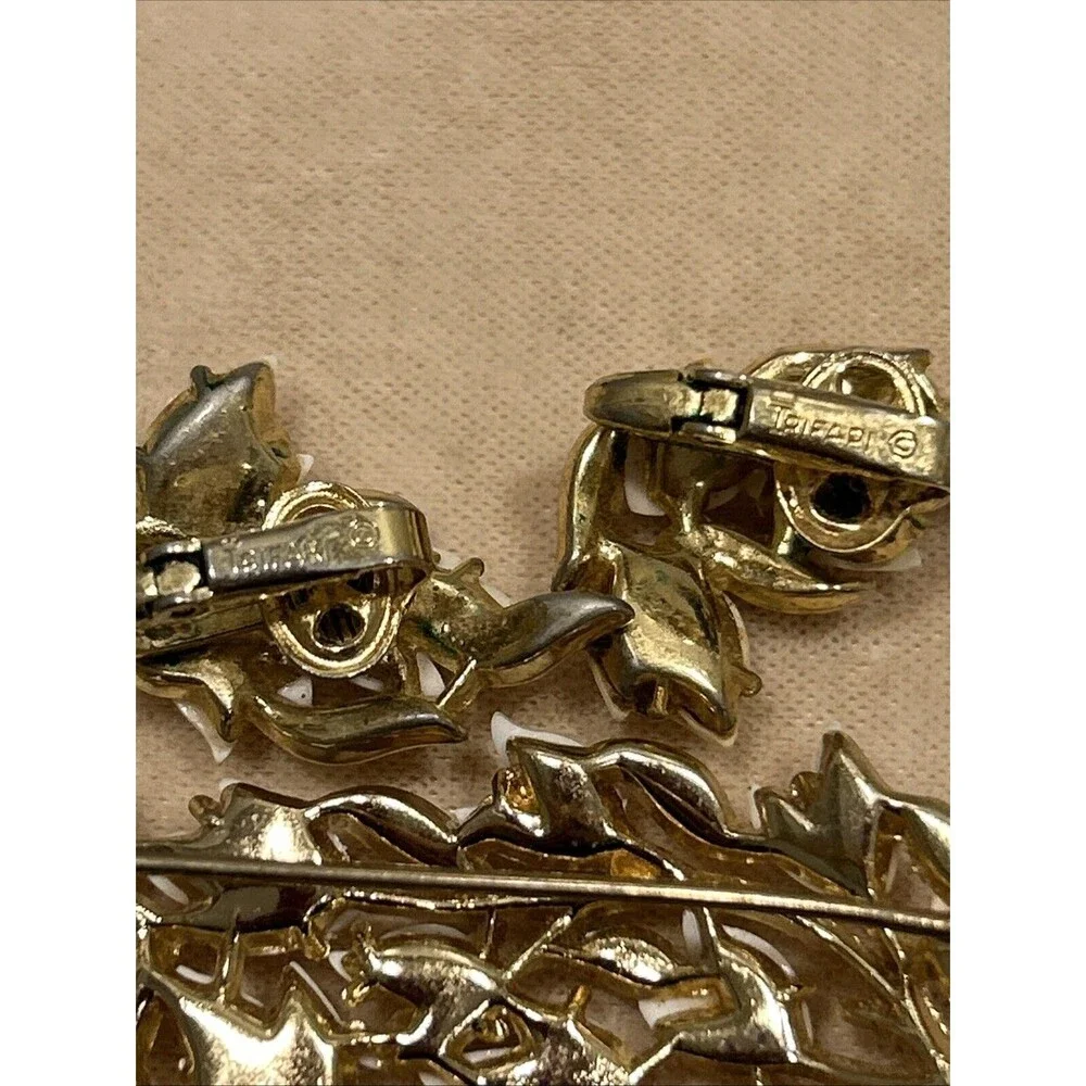 Trifari crown brooch